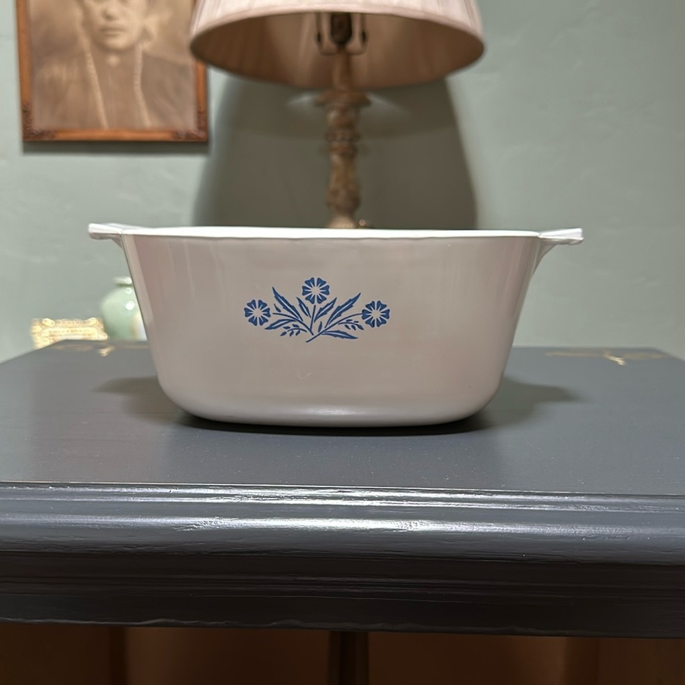 Vintage Corningware 2 1/2 Qt container (no lid)